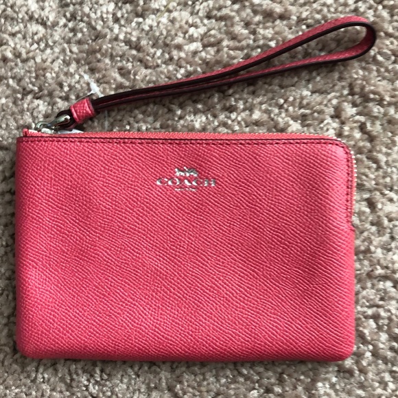 Coach Handbags - NEW Coach Crossgrain Corner Zip Wristlet